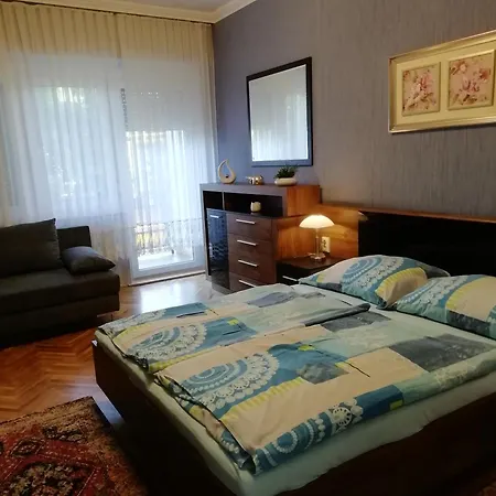 Leander Apartman *