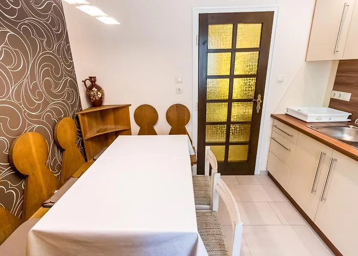 Leander Apartament *